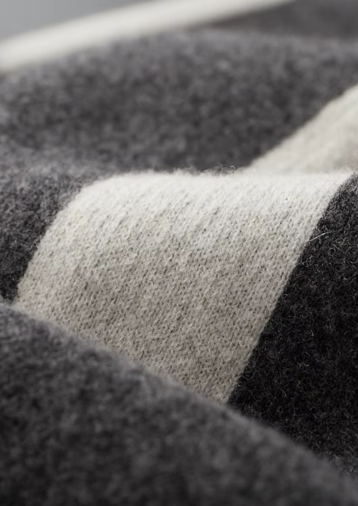 Pure Extra-Fine Merino Wool Wide Leisure Trousers, view 4