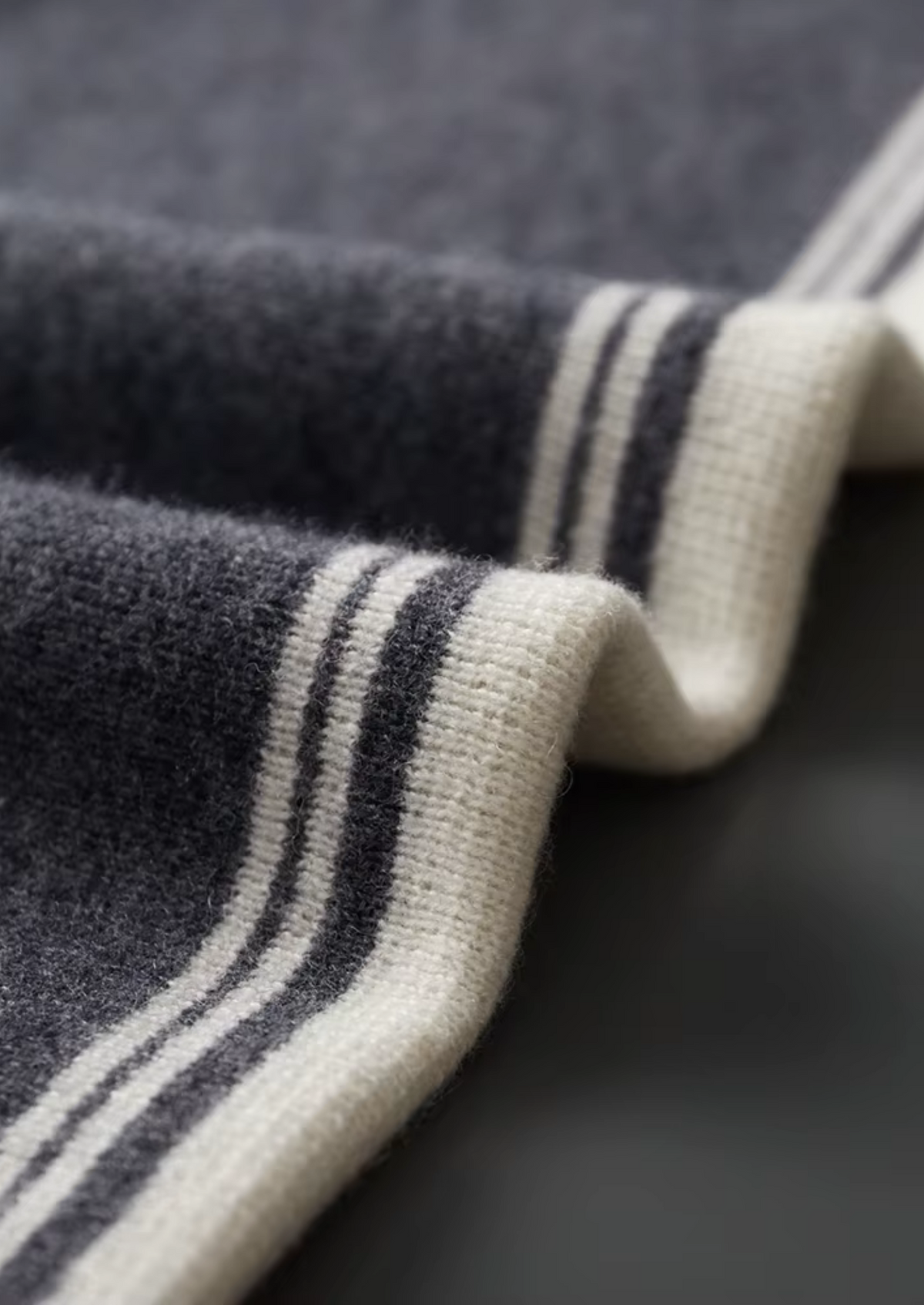 Pure Extra-Fine Merino Wool Dark Gray Damien Set, view 3