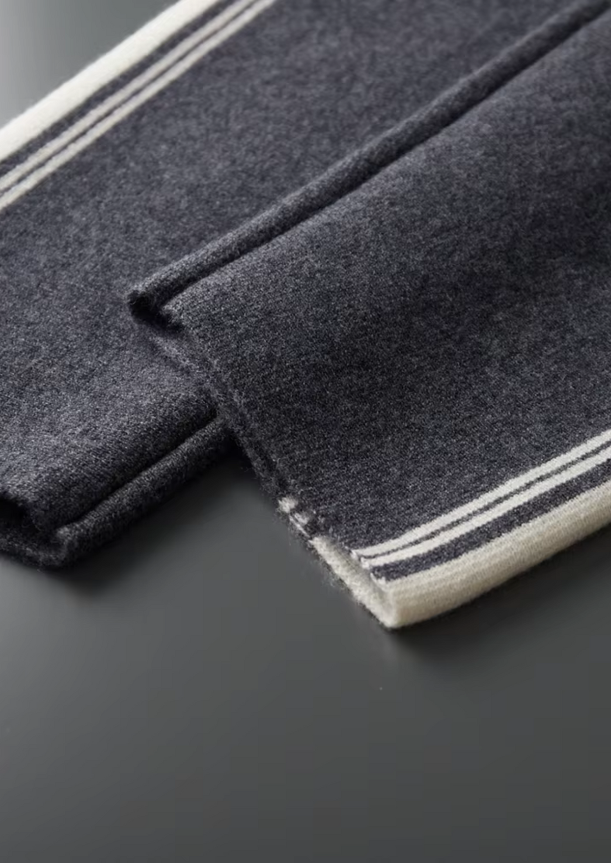 Pure Extra-Fine Merino Wool Dark Gray Damien Set, view 5