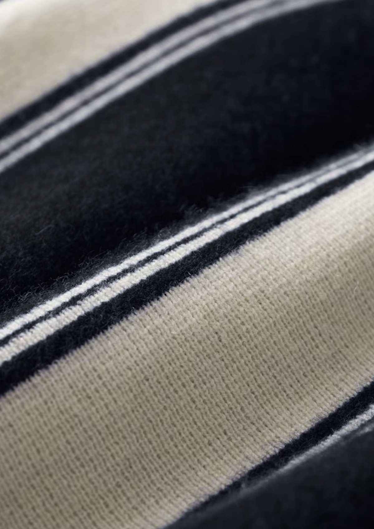 Pure Extra-Fine Merino Wool Black Damien Set, view 9