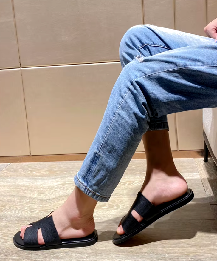 Paros Leather Slide